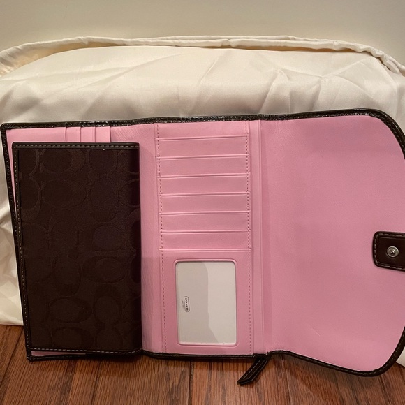 Coach full-size signature wallet - Picture 2 of 3